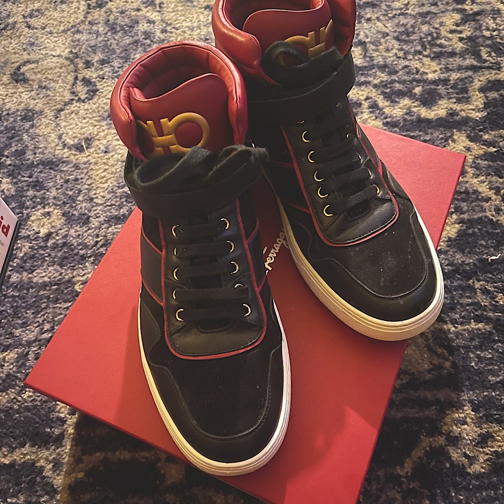 Salvatore Ferragamo Size 12M Style Noe